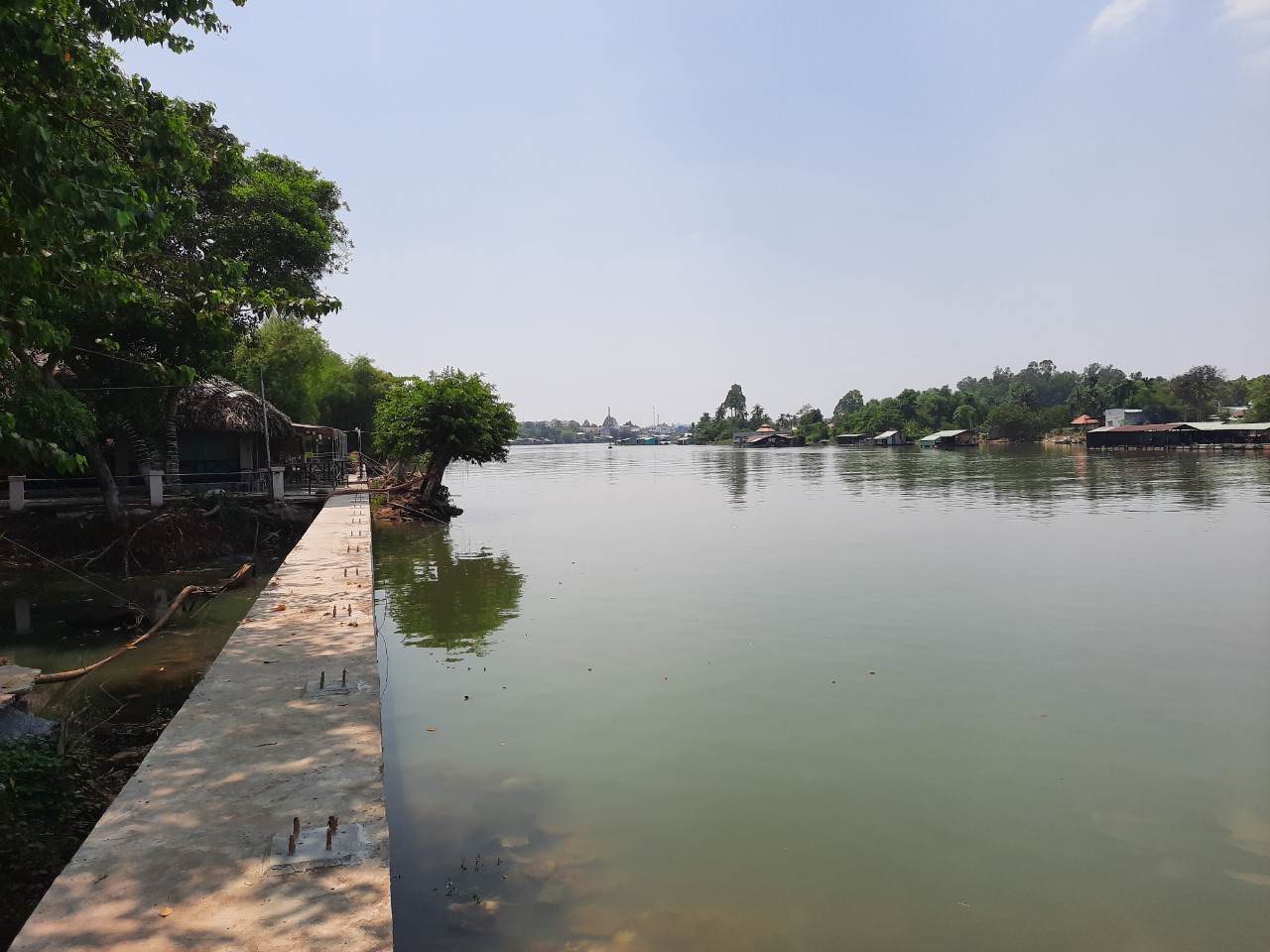 Kè sông Đồng Nai